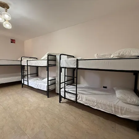 Vandrerhjem Alina Tirana