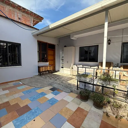 Vandrerhjem Alina Tirana