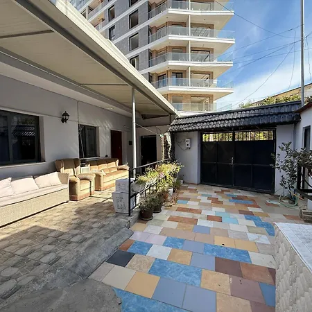 Vandrerhjem Alina Tirana