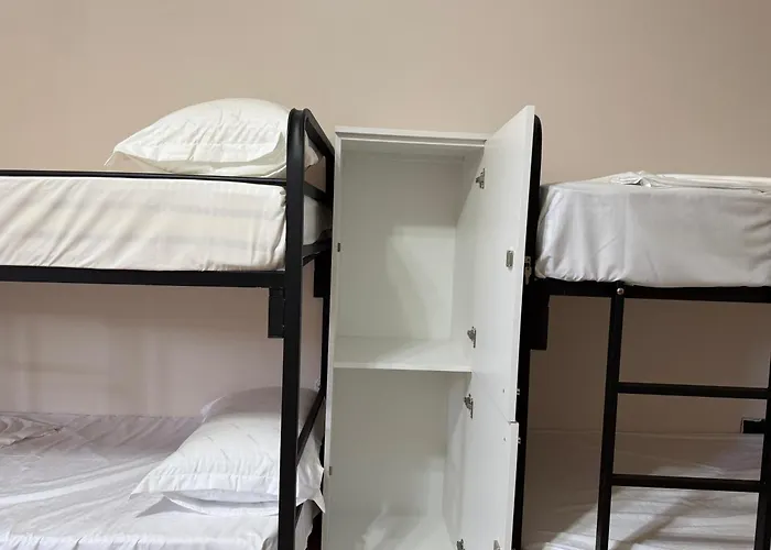 بيت شباب Alina تيرانا