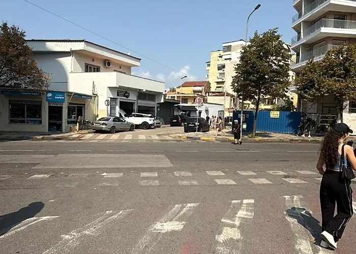 بيت شباب Alina تيرانا