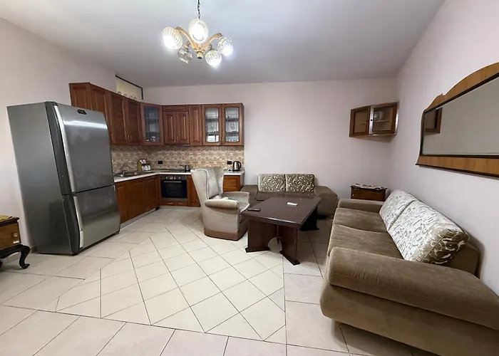 بيت شباب Alina تيرانا