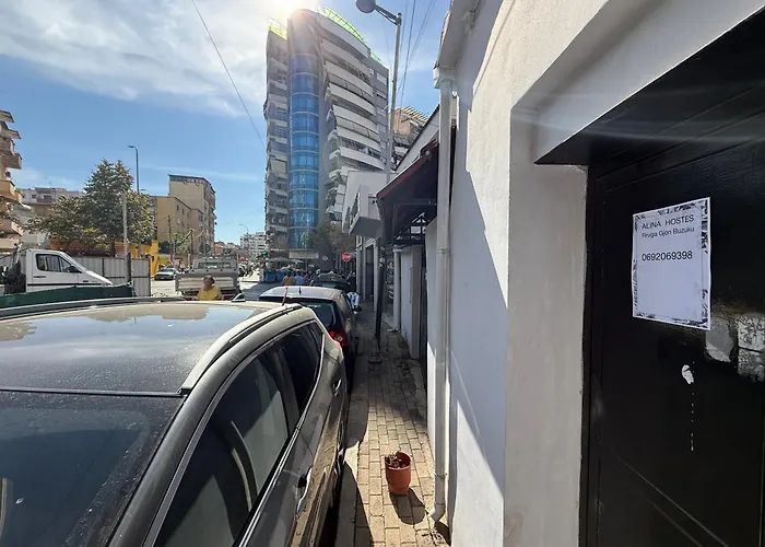 بيت شباب Alina تيرانا